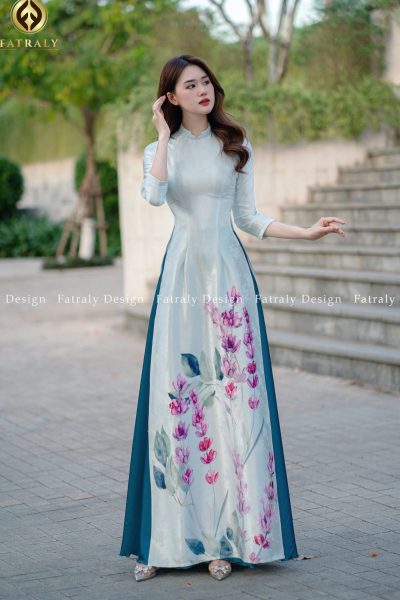 Áo dài Vân vải tơ tằm vân gấm sơn vẽ hoa thủ công