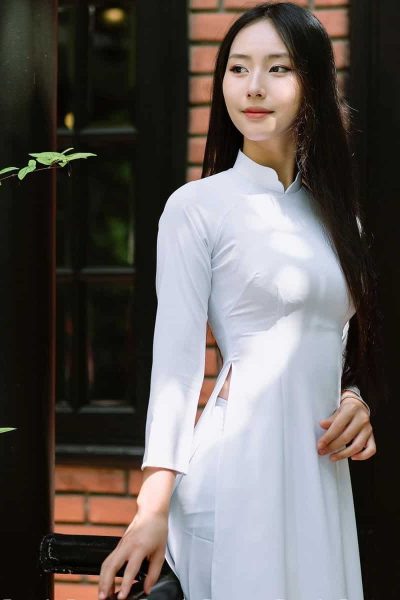 Áo dài Thanh Ngọc trắng vải lụa Thái Tuấn Fatraly