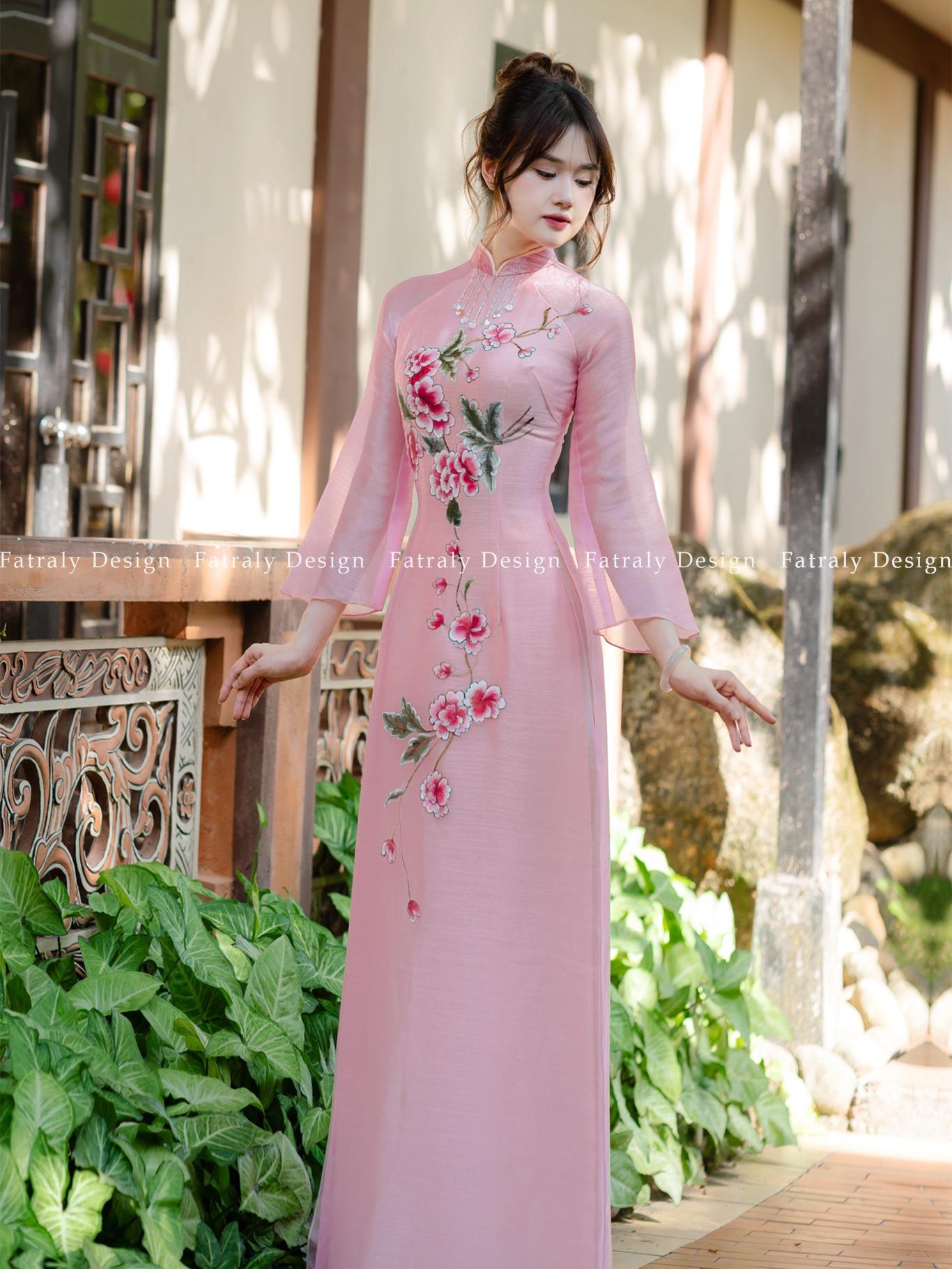 Áo dài nữ tơ lót lụa thiết kế 4 tà,hoạ tiết vẽ tay cao cấp 1 Áo dài nữ tơ lót lụa thiết kế 4 tà,hoạ tiết vẽ tay cao cấp