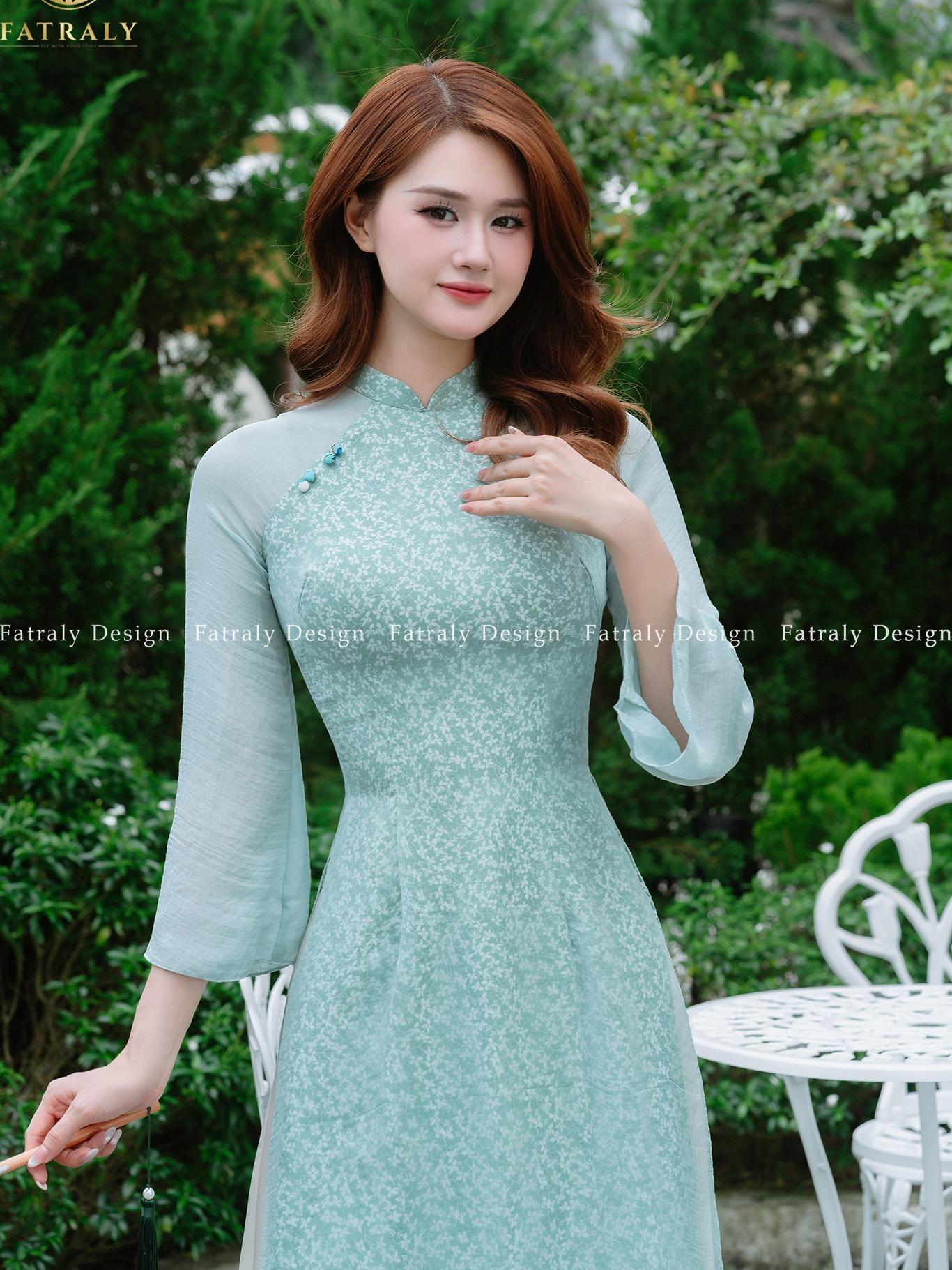 Áo dài thiết kế 4 tà họa tiết hoa nhí, chất liệu vải tơ lót hoa lụa, đính trang trí nút bọc may thủ công cao cấp 8 Áo dài thiết kế 4 tà họa tiết hoa nhí, chất liệu vải tơ lót hoa lụa, đính trang trí nút bọc may thủ công cao cấp - Hình ảnh 8