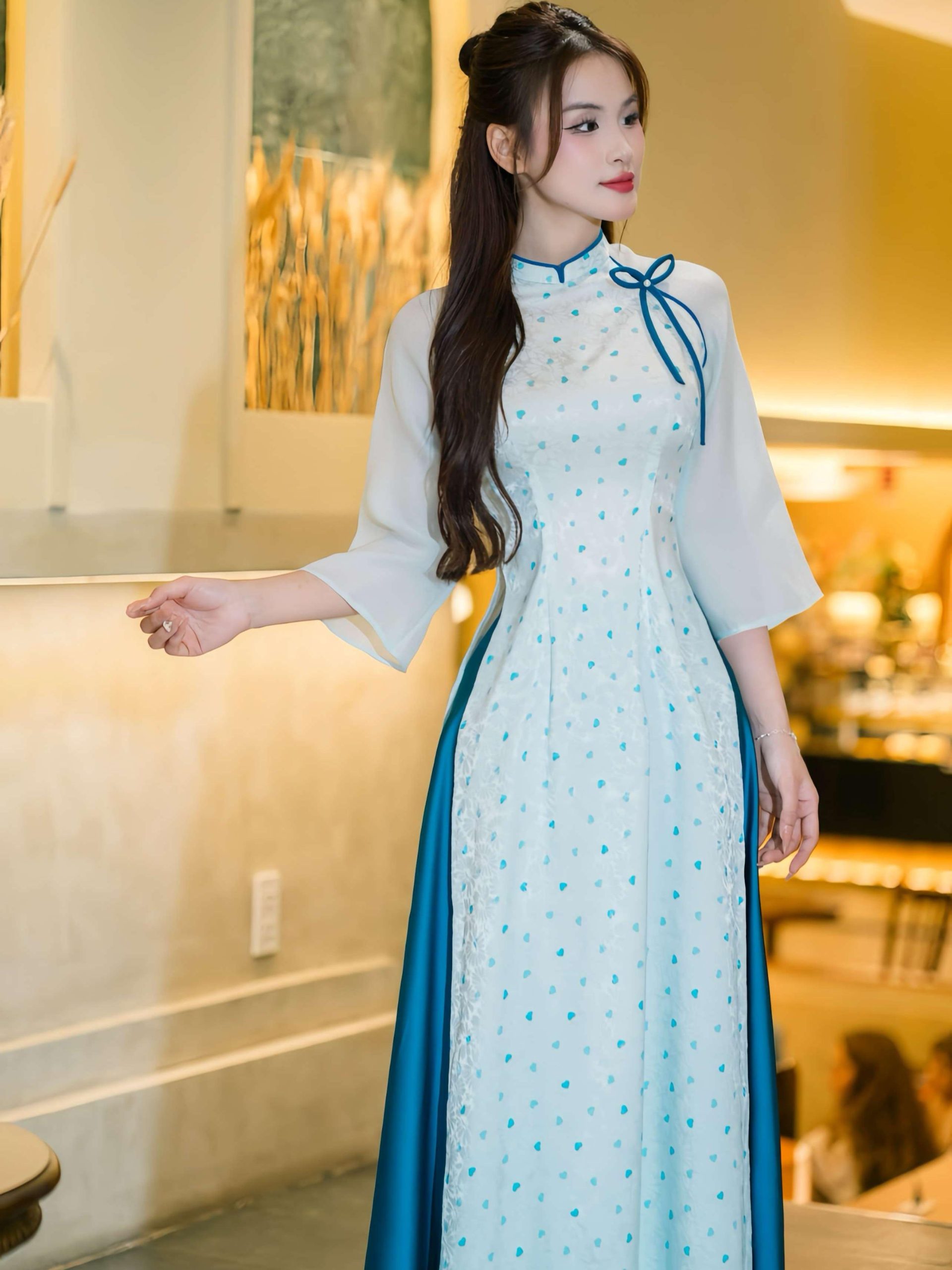 Áo dài Gấm tơ tằm cao cấp chất liệu mềm mát tôn dáng hoàn hảo phong cách thanh lịch và sang trọng cho giáo viên và sự kiện nhẹ nhàng