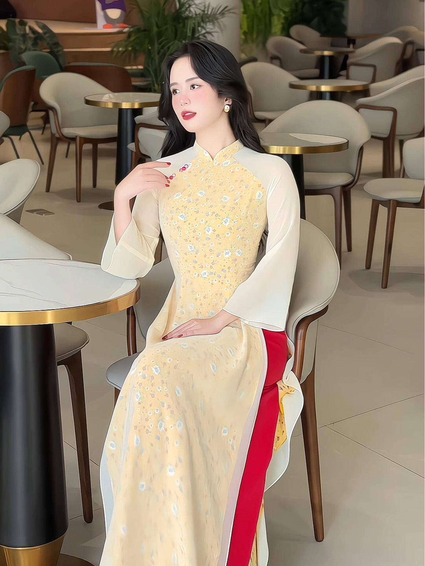 Áo dài thiết kế 4 tà họa tiết hoa nhí, chất liệu vải tơ lót hoa lụa, đính trang trí nút bọc may thủ công cao cấp