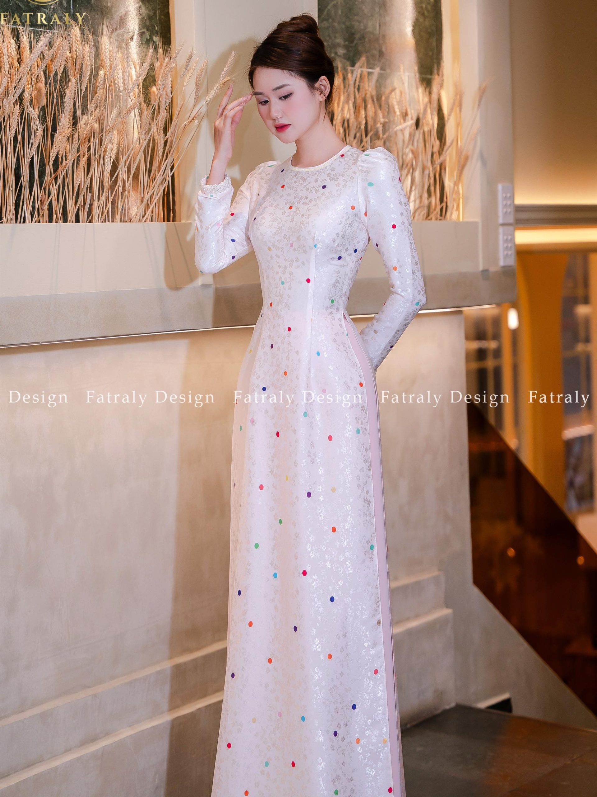 Áo Dài Gấm Thái Tuấn Cổ Tròn Tay Ngắn Thiết Kế Độc Đáo Phong Cách Hiện Đại Chất Liệu Cao Cấp 3 Áo Dài Gấm Thái Tuấn Cổ Tròn Tay Ngắn Thiết Kế Độc Đáo Phong Cách Hiện Đại Chất Liệu Cao Cấp - Hình ảnh 3