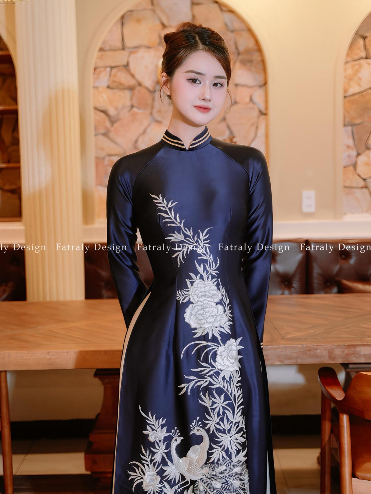 Áo Dài Lụa Tơ Tằm Pha Silk Cao Cấp Hoạ Tiết Thêu Tay Đính Kết Thủ Công Không Nhăn Sang Trọng Cho Sự Kiện Đặc Biệt