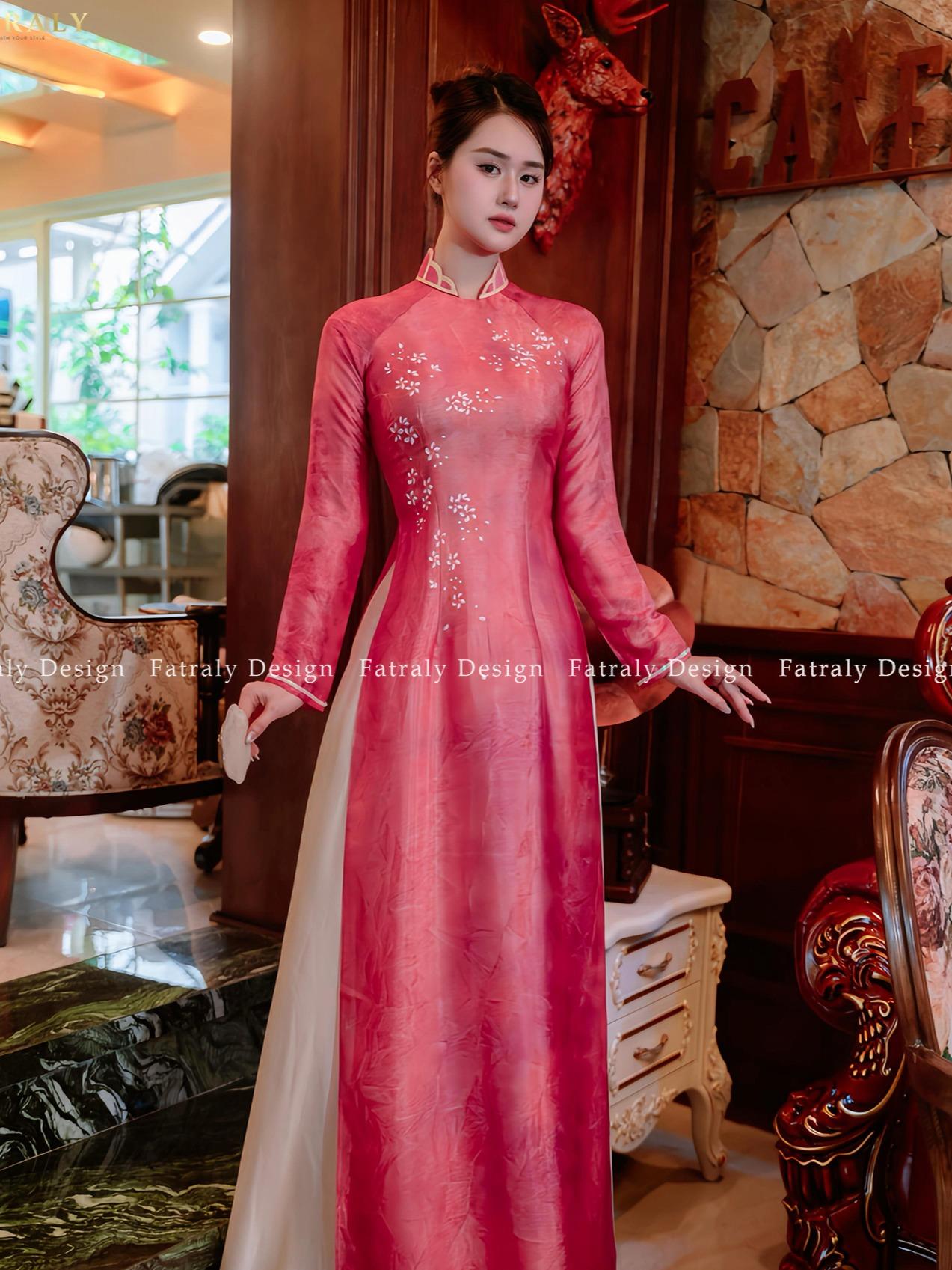 Áo Dài Sang Trọng Từ Lụa Thái Tuấn Cao Cấp Họa Tiết Sơn Vẽ Thủ Công Tinh Tế Phù Hợp Cho Nhiều Dịp Quan Trọng Chất Liệu Mềm Mại Thoải Mái