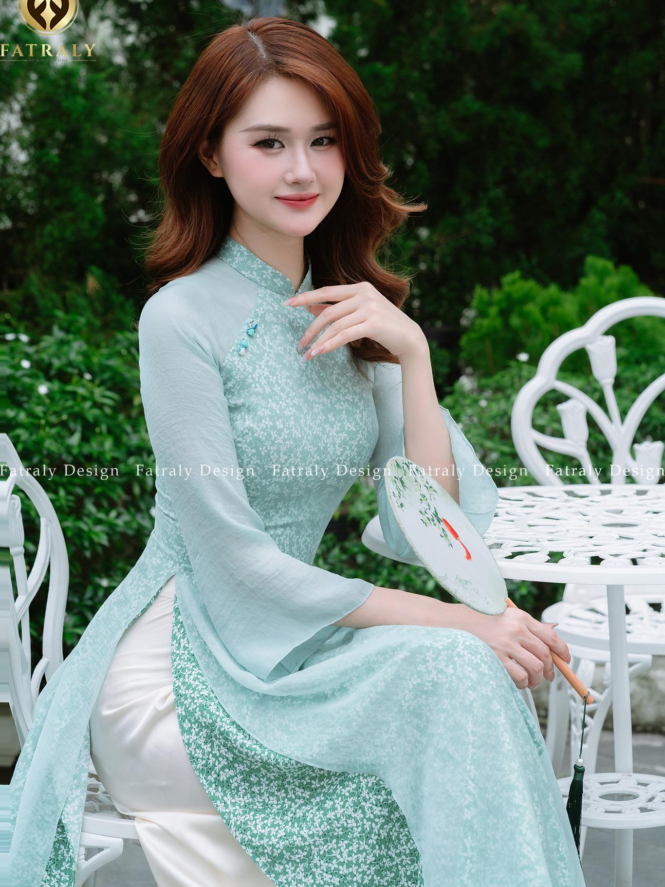 Áo dài thiết kế 4 tà họa tiết hoa nhí, chất liệu vải tơ lót hoa lụa, đính trang trí nút bọc may thủ công cao cấp 7 Áo dài thiết kế 4 tà họa tiết hoa nhí, chất liệu vải tơ lót hoa lụa, đính trang trí nút bọc may thủ công cao cấp - Hình ảnh 7