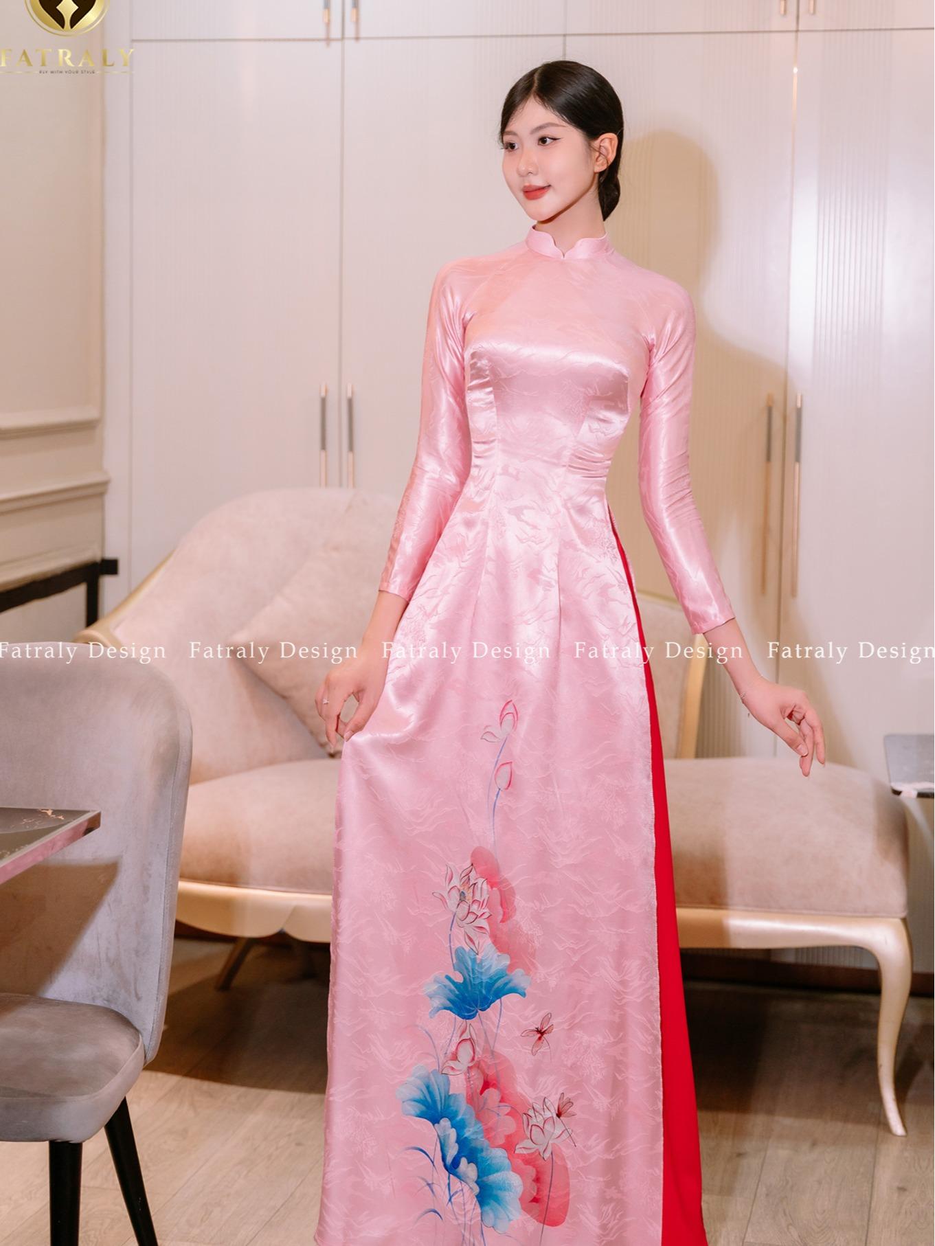 Áo dài Lụa Vân gấm thiết kế chuyên biệt in hoa sen cao cấp, chất liệu tinh tế và sang trọng 6 Áo dài Lụa Vân gấm thiết kế chuyên biệt in hoa sen cao cấp, chất liệu tinh tế và sang trọng - Hình ảnh 6