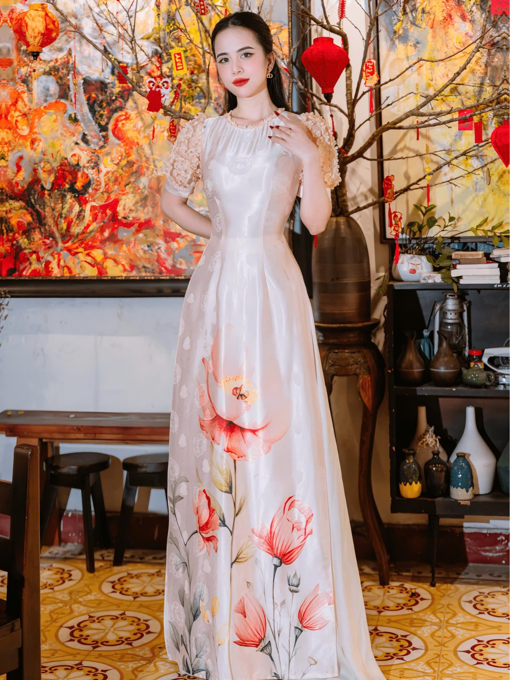 Áo dài nữ hoa chân cổ tròn tay bồng chất liệu lụa tơ tằm vân gấm mềm mịn co dãn nhẹ phù hợp bốn mùa 5 Áo dài nữ hoa chân cổ tròn tay bồng chất liệu lụa tơ tằm vân gấm mềm mịn co dãn nhẹ phù hợp bốn mùa - Hình ảnh 5