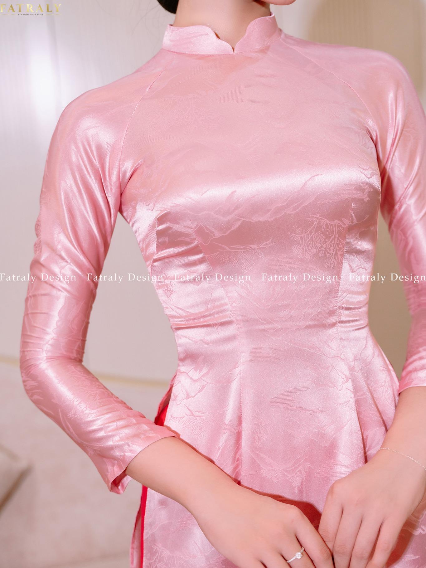 Áo dài Lụa Vân gấm thiết kế chuyên biệt in hoa sen cao cấp, chất liệu tinh tế và sang trọng 7 Áo dài Lụa Vân gấm thiết kế chuyên biệt in hoa sen cao cấp, chất liệu tinh tế và sang trọng - Hình ảnh 7