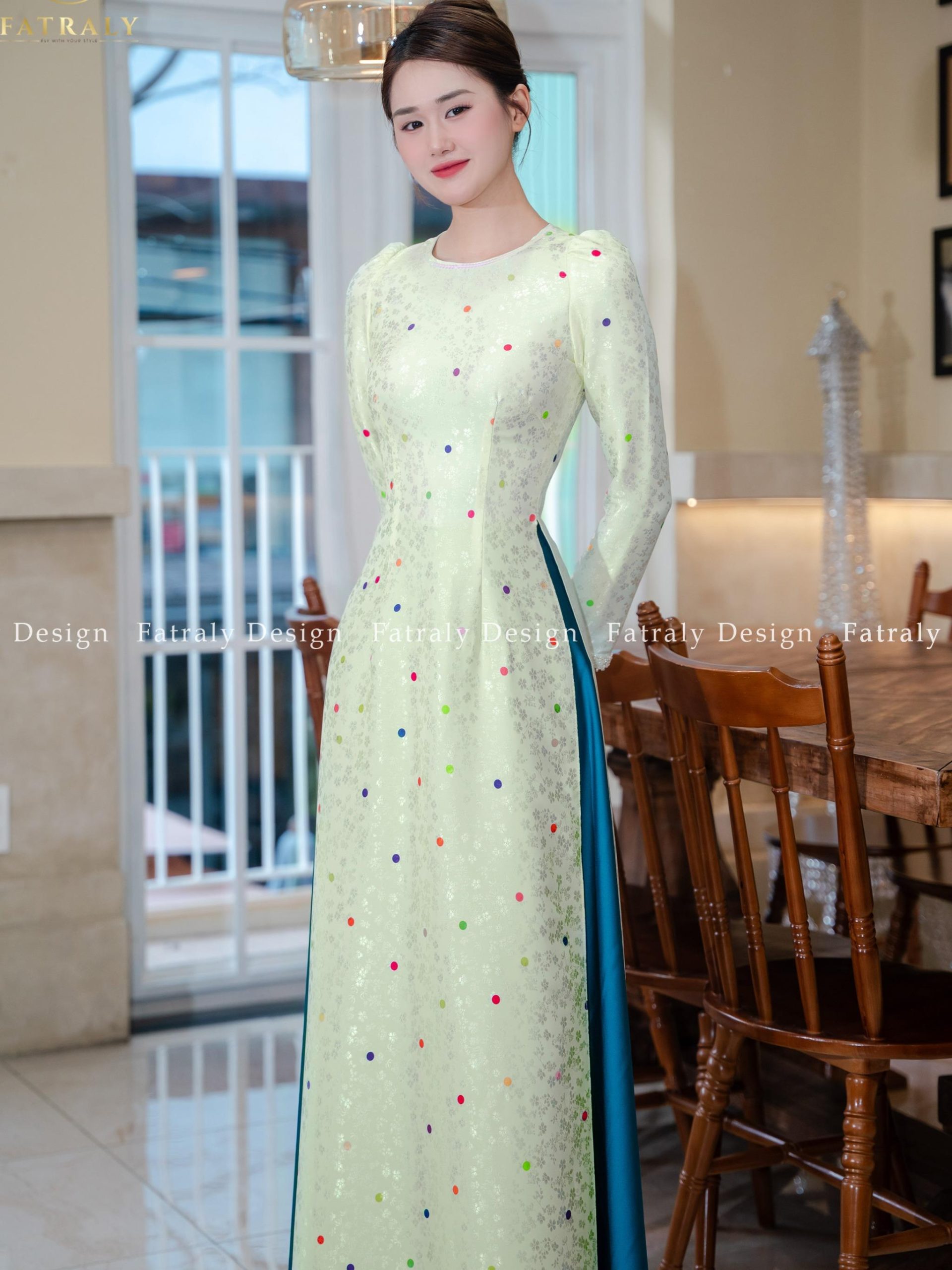 Áo Dài Gấm Thái Tuấn Cổ Tròn