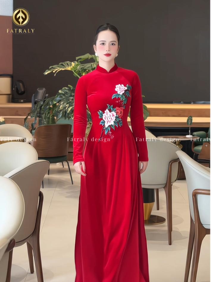 Áo dài bà sui chất liệu nhung kết hợp hoạ tiết vẽ tay cực sang trọng thiết kế tinh tế màu sắc tươi mới và nền nã phù hợp mọi thời điểm