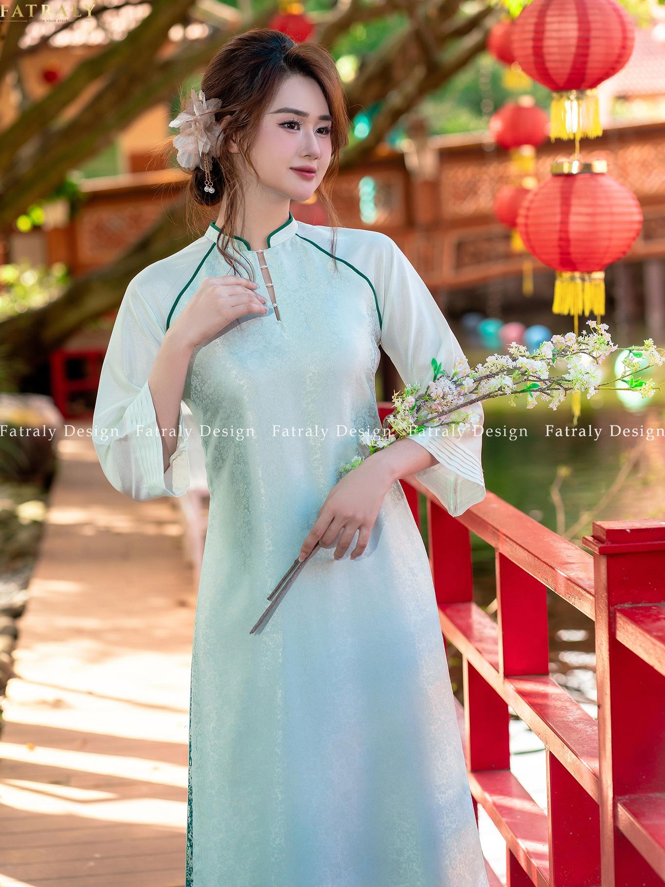 Áo dài Lụa gấm Vân nổi thiết kế dáng suông trẻ trung 6 Áo dài Lụa gấm Vân nổi thiết kế dáng suông trẻ trung - Hình ảnh 6