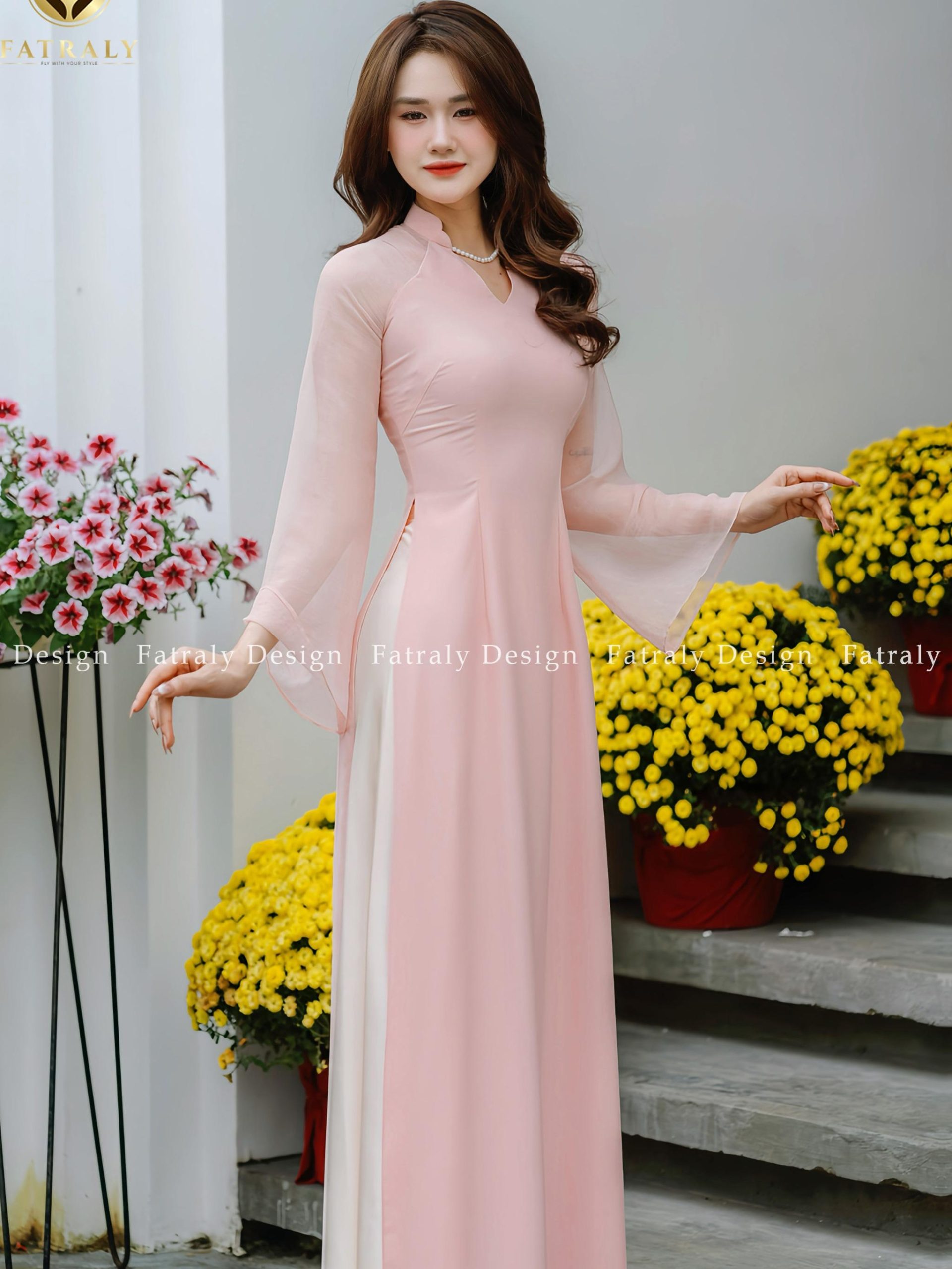 Áo dài nữ Fatraly thiết kế màu hồng lụa Thái Tuấn phối tay tơ Nhung form ôm dáng