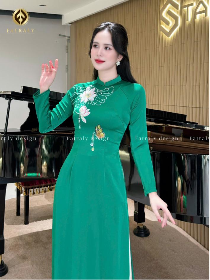 Áo Dài Lụa Queen Cao Cấp Hoạ Tiết Vẽ Tay + Đính Kết Thủ Công, Thiết Kế Thanh Lịch, Tôn Dáng 8 Áo Dài Lụa Queen Cao Cấp Hoạ Tiết Vẽ Tay + Đính Kết Thủ Công, Thiết Kế Thanh Lịch, Tôn Dáng - Hình ảnh 8