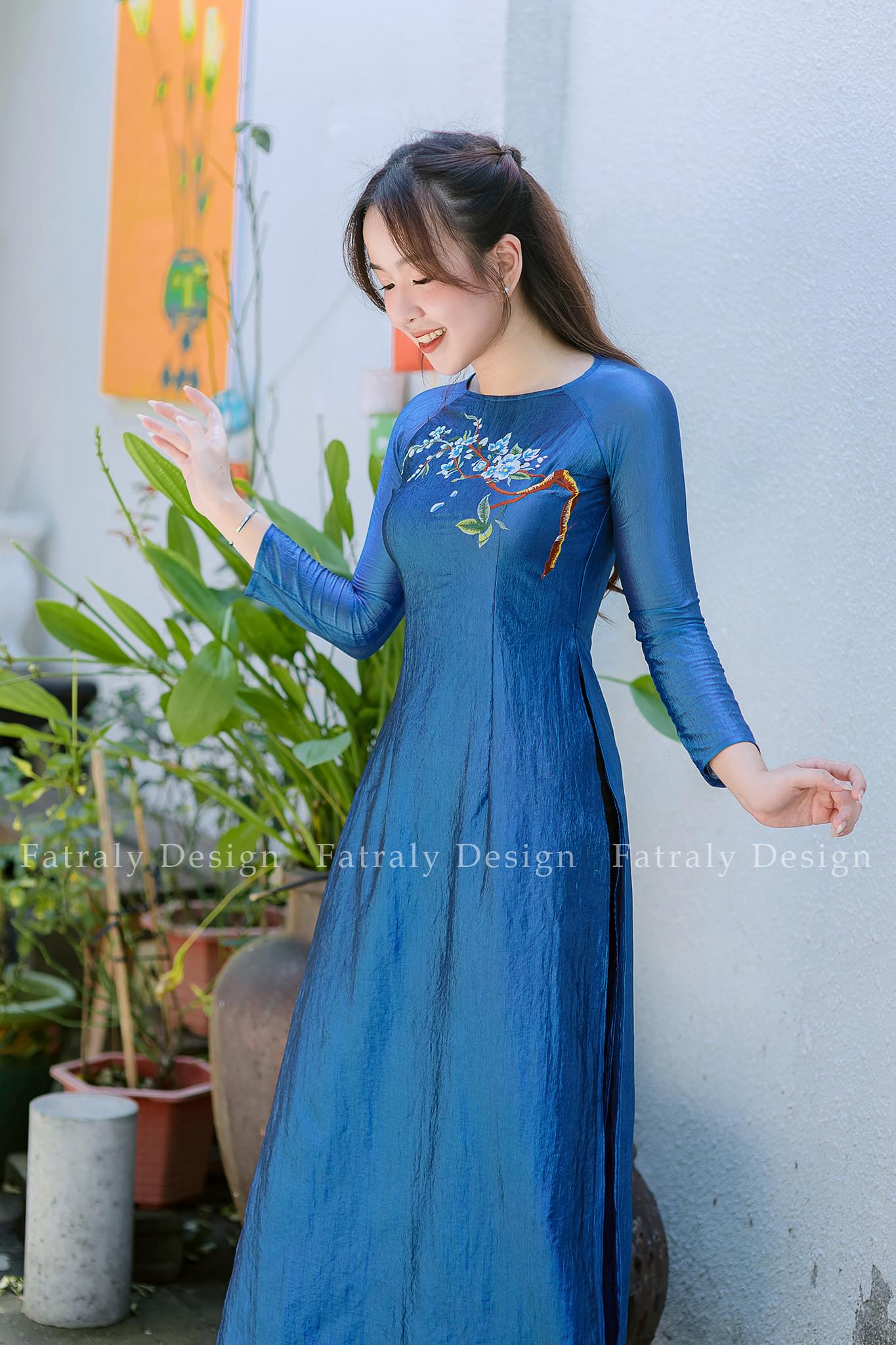Áo dài Mây lụa tơ tằm nhũ thêu cao cấp