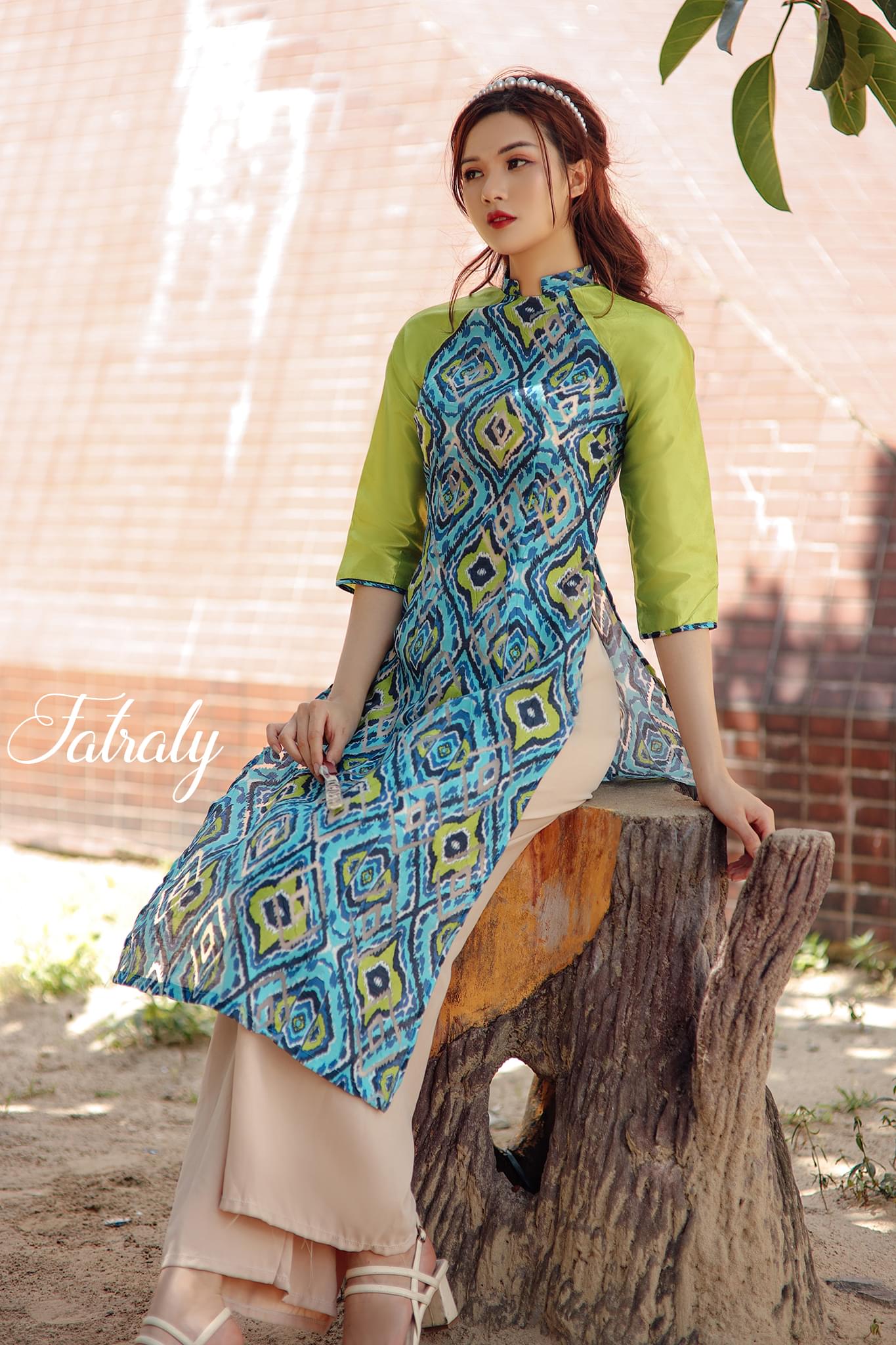 Áo dài Liêm Thanh cách tân tơ dệt cao cấp - Hình ảnh 6