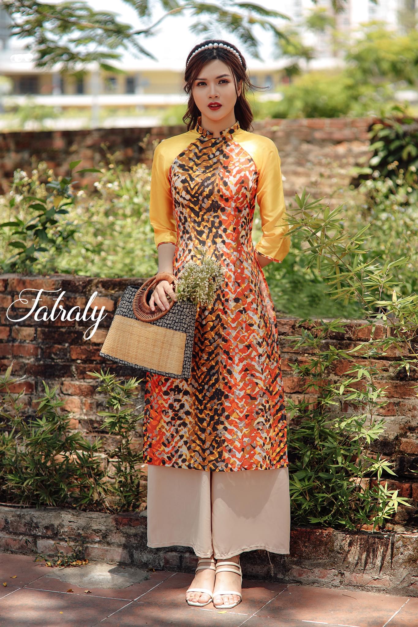 Áo dài Liêm Thanh cách tân tơ dệt cao cấp - Hình ảnh 7