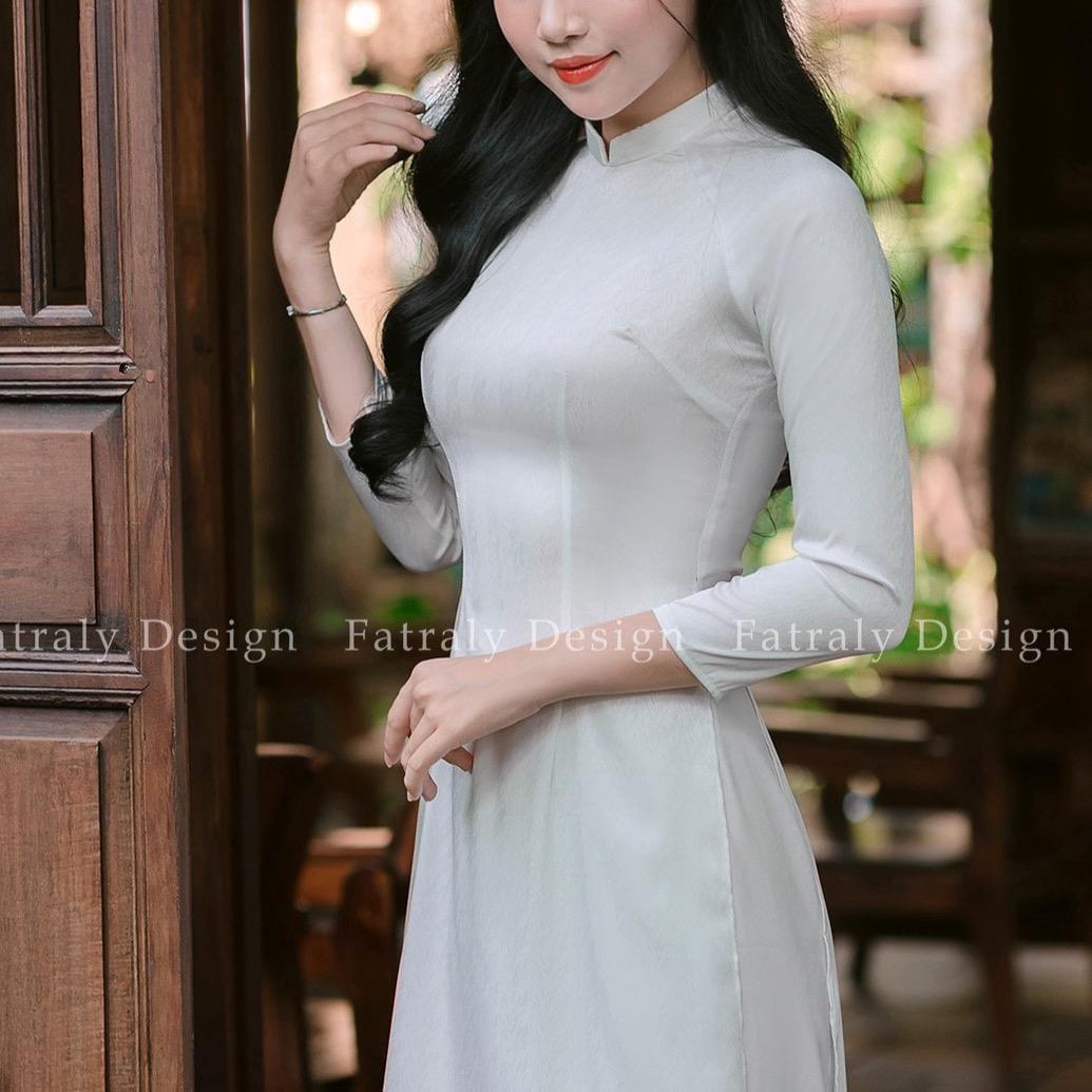 Áo dài cho thuê Vân Gỗ trắng vải lụa Thái Tuấn Fatraly - Hình ảnh 3
