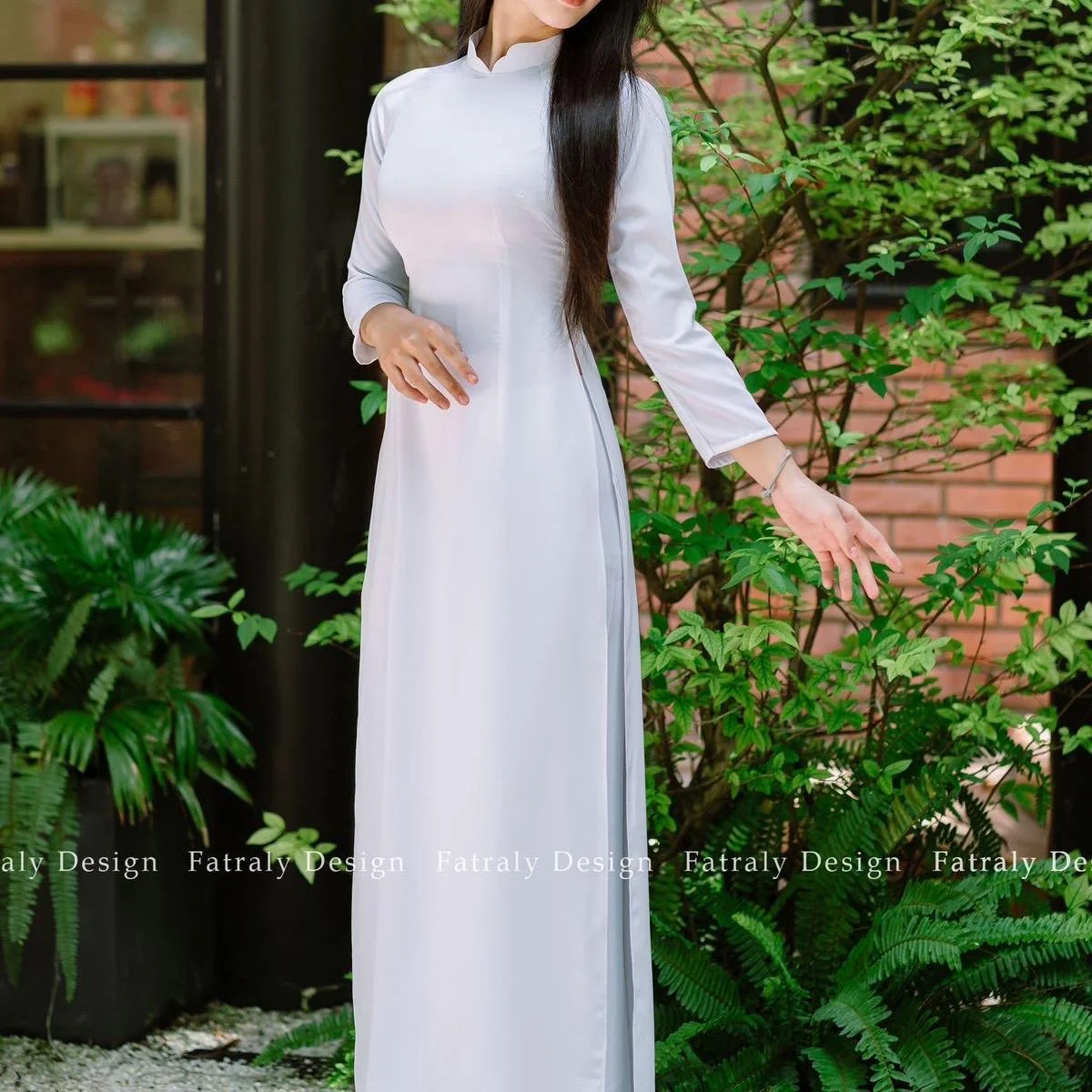 Áo dài Thanh Ngọc trắng vải lụa Thái Tuấn Fatraly 8 babcb54a16f646fc86c7ab73f8c7852atplv o3syd03w52 origin jpeg
