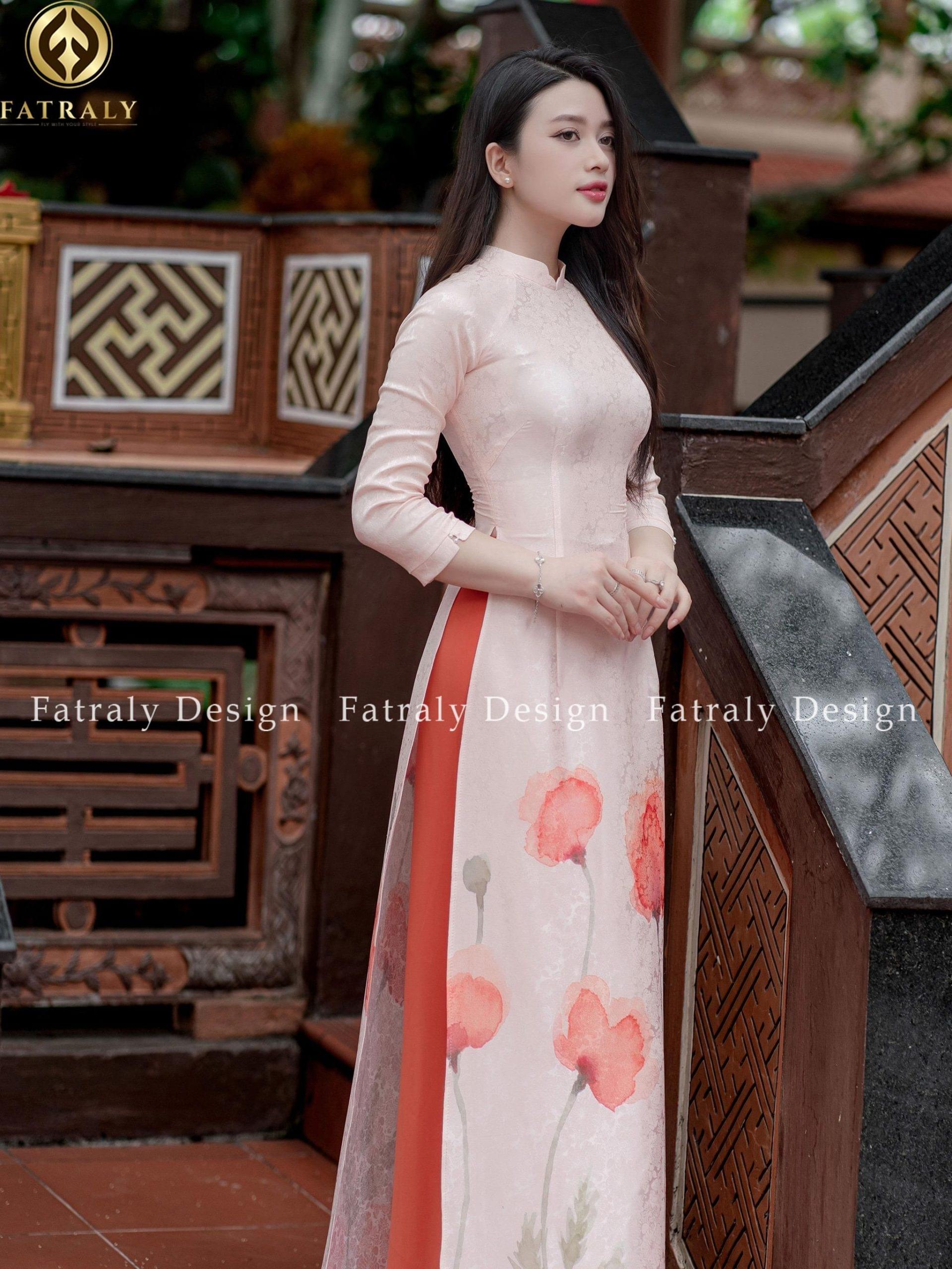 Áo dài nữ Gấm Thái Tuấn với họa tiết in độc đáo chất liệu mềm mát và co giãn sang trọng cho phái đẹp - Hình ảnh 2