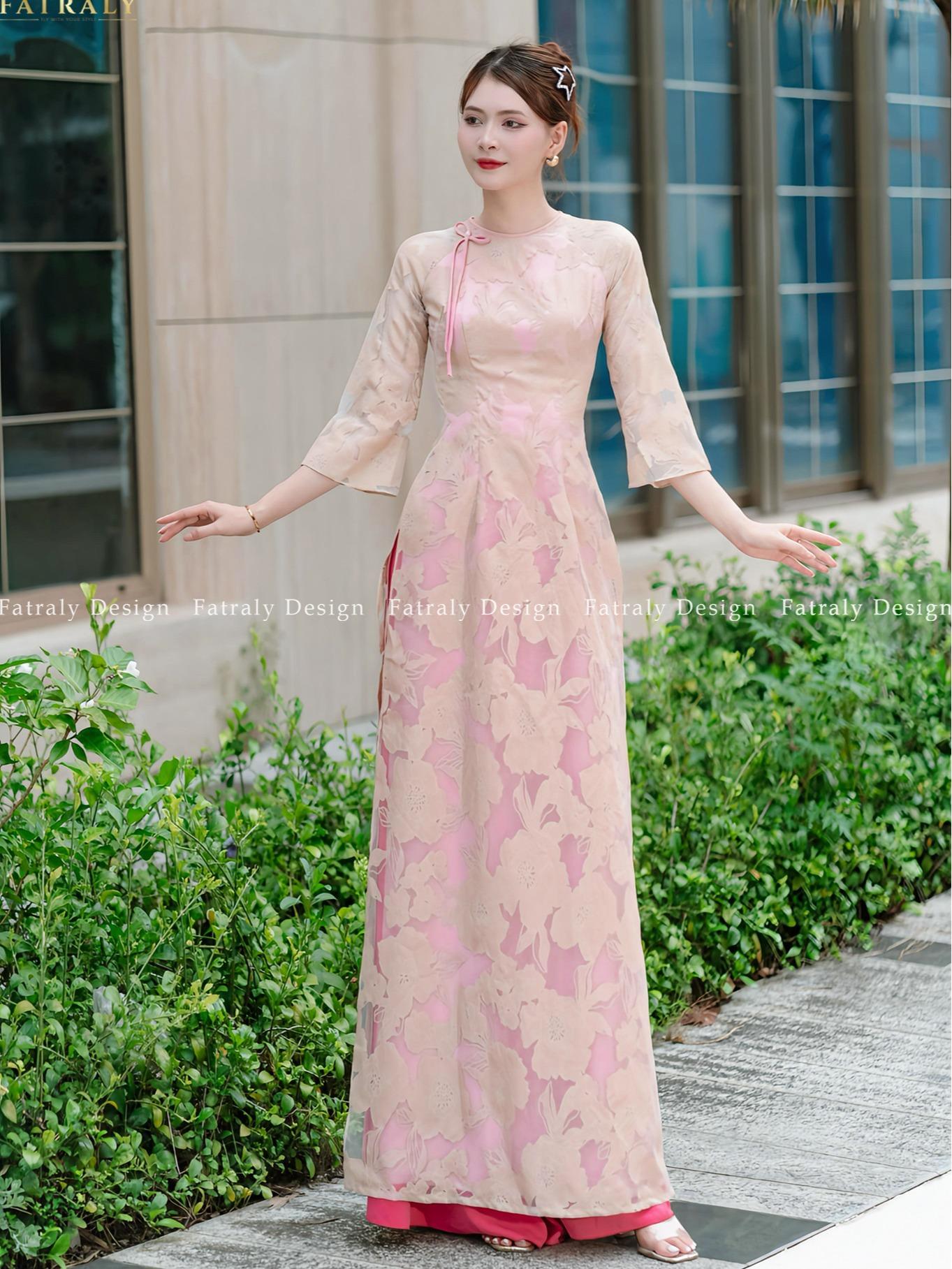 Áo dài nữ 4 tà từ tơ dệt vân nổi lót lụa in hoa, mẫu mới thiết kế độc đáo tinh tế và duyên dáng phù hợp nhiều dịp