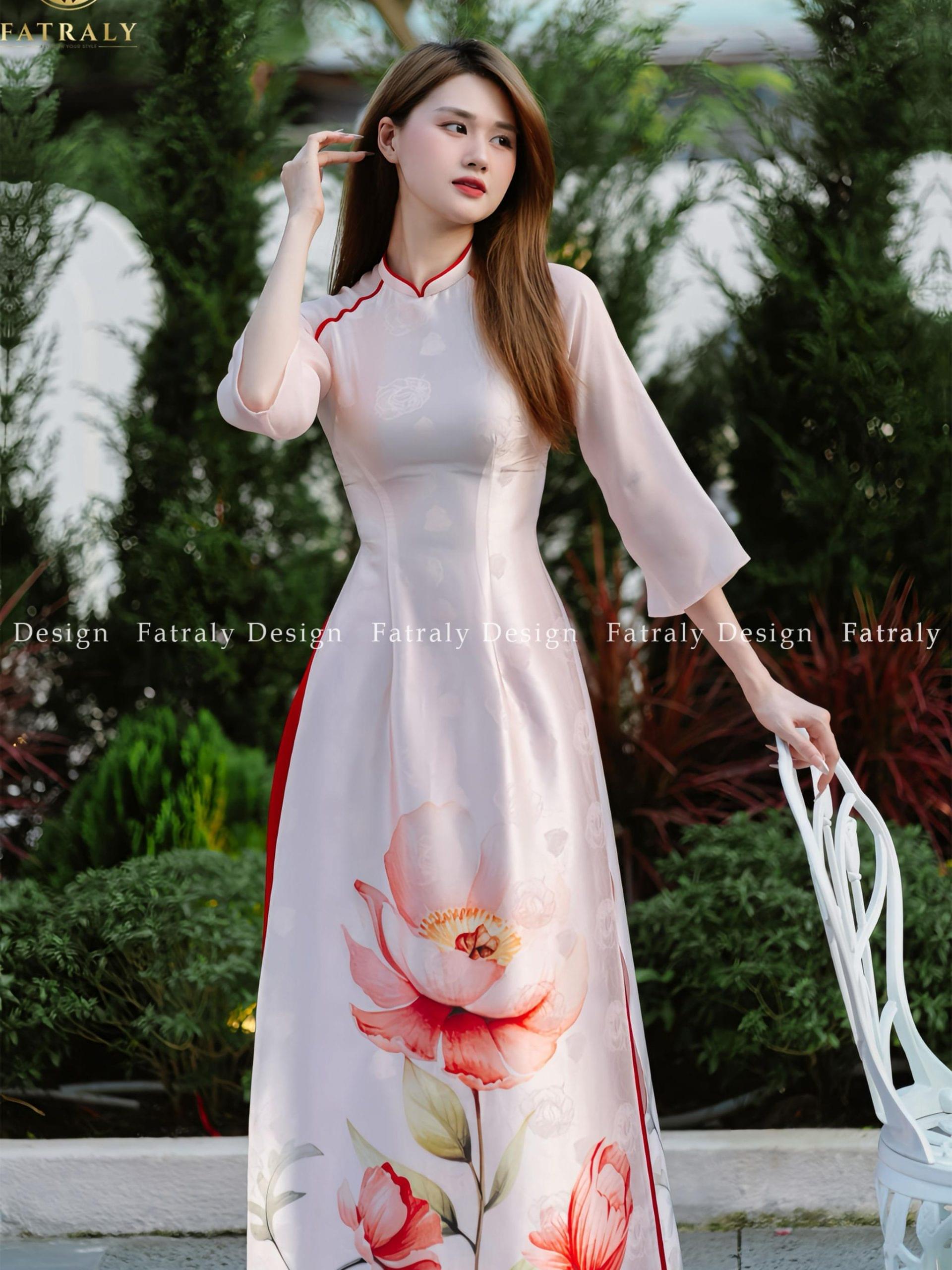 Áo dài nữ lụa cao cấp viền đỏ phối voan tơ, thiết kế chân hoa tinh tế 1 Áo dài nữ lụa cao cấp viền đỏ phối voan tơ, thiết kế chân hoa tinh tế